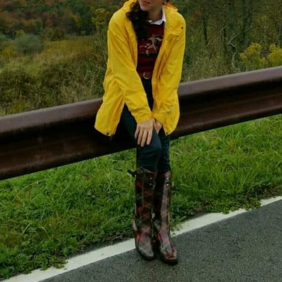 ๐ธPosh Ambassador ๐ธThe Ivy Closet - Picture 8 of 16